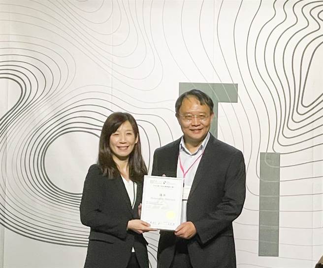 东势林区管理处办理「合欢山及武陵国家森林游乐区入口意象改善工程」，荣获「第十届台湾景观大奖」风景游憩类佳作奖项。(东势林管处提供)