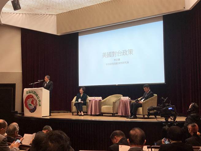 中研院欧美所研究员林正义19日表示，美国拜登政府虽为美台关系做出小小突破，但去年8月大陆的围台军演，美国航母雷根号往北行驶，「犯了很大的错误」。（朱绍圣摄）