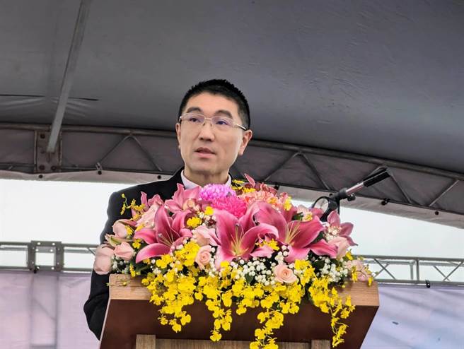 基隆市长谢国梁致词时，欢迎海军敦睦舰队来访基隆，后续并致赠加菜金予官兵。（张志康摄）