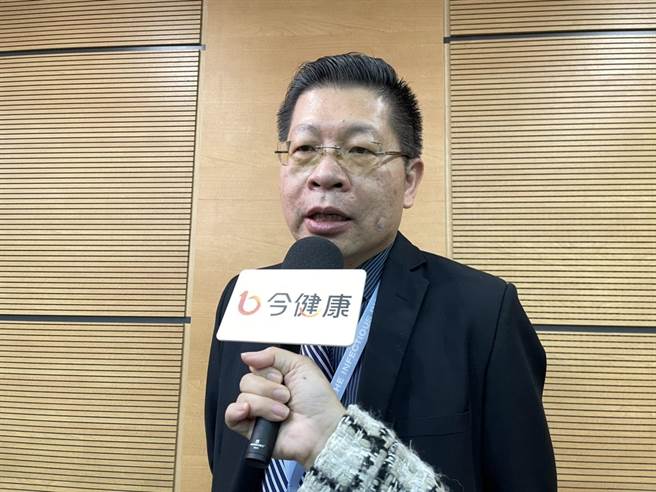 台灣感染症醫學會秘書長黃建賢呼籲中央，重視抗藥性。鄭郁蓁攝影