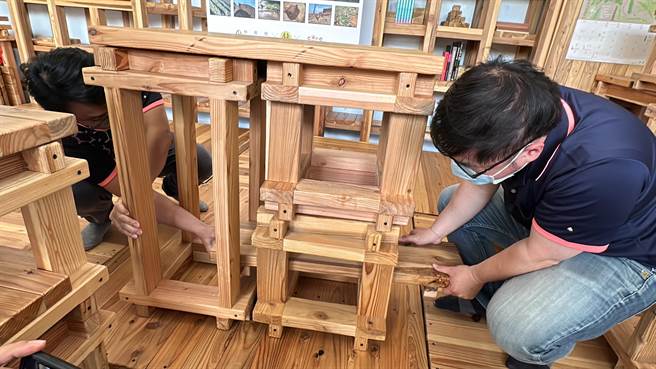 台东林管处运用在地柳杉及台湾杉打造展示接待空间「杉林语堂」，并于19日举行启用典礼。（蔡旻妤摄）