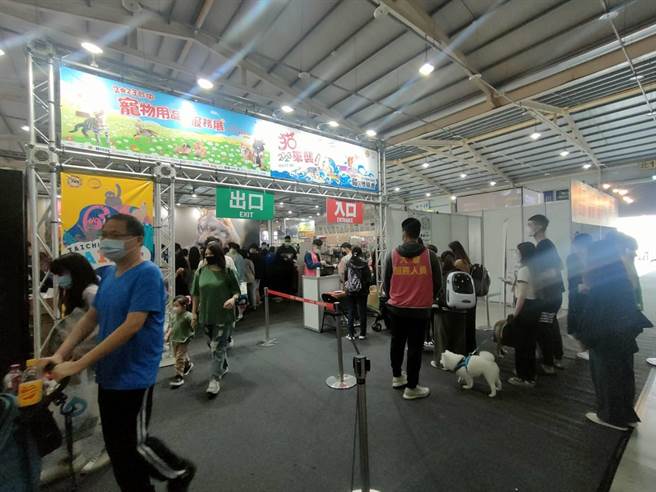 台中宠物展18日传出犬只攻击事故，主办单位表示，黑米克斯饲主后续有陪同就医，也有诚意负责，双方已达成口头和解。（潘虹恩摄）