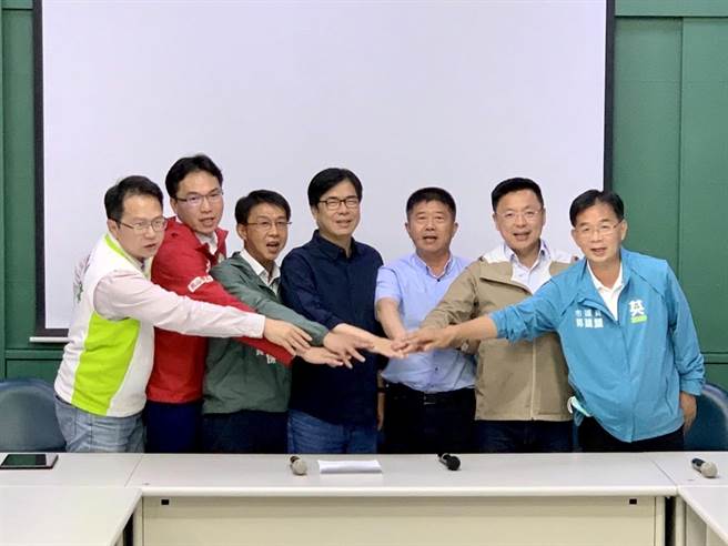 原本也傳出有意角逐立委的高市議員林智鴻、郭建盟也宣布不會參加黨內初選，力求團結共同奪下2024選戰勝利。（民進黨高市黨部提供／洪浩軒高雄傳真）