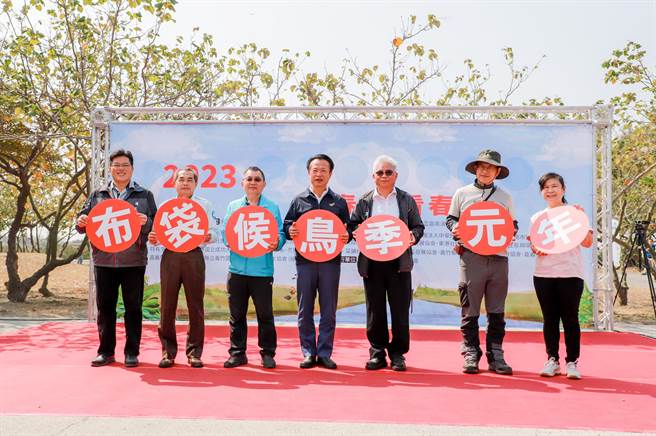 今嘉義縣政府與雲嘉南國家風景區管理處首度舉辦「布袋候鳥季元年─聽春語•看春羽」活動，結合地方推動「候鳥經濟」。（呂妍庭攝）