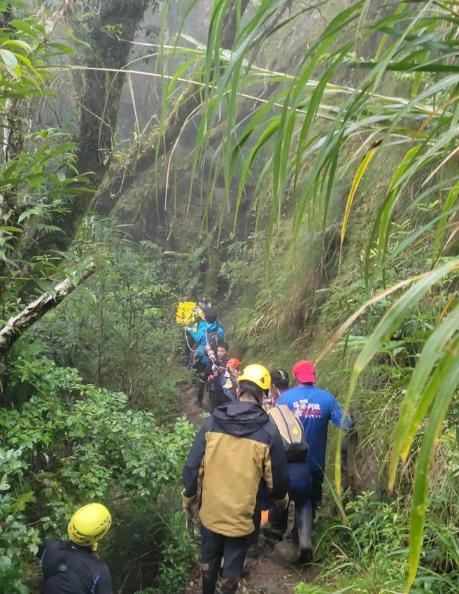 七旬男子昨天爬台东县东河乡攀爬都兰山不慎滑倒当场OHCA，经热心山友轮流CPR抢救，但救护人员赶抵时确认死亡。（台东县消防局提供／蔡旻妤台东传真）