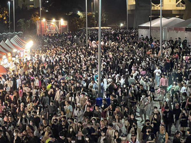 BLACKPINK连续开唱，9万粉丝唱旺高雄经济