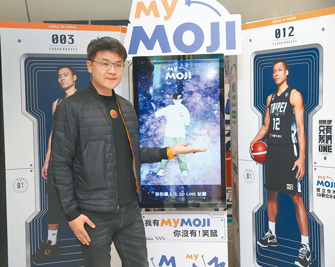 林东闵亲自展示林志杰、张宗宪MyMoji数位分身。（陈怡诚摄）