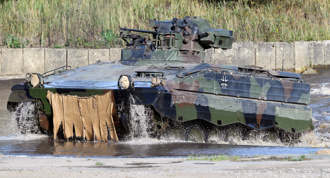 德國國防部長表示 首批黃鼠狼步兵戰車正運往烏克蘭