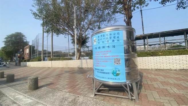 21日起彰化、和美部分地区将减压供水47小时，粗估影响将近2万户，台水在彰化共设10处供水站，呼吁民眾可以先行备水。(台水提供／吴建辉彰化传真)