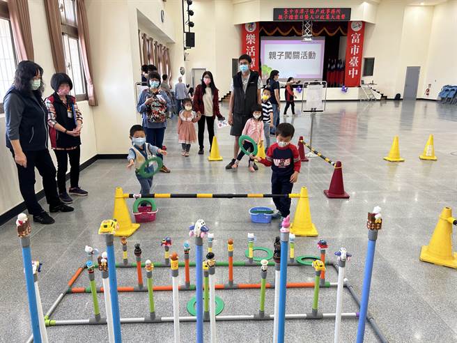 潭子户政事务所日前举办「亲子檔案日暨人口政策大进击」活动。（潭子户政事务所提供／陈淑娥台中传真）