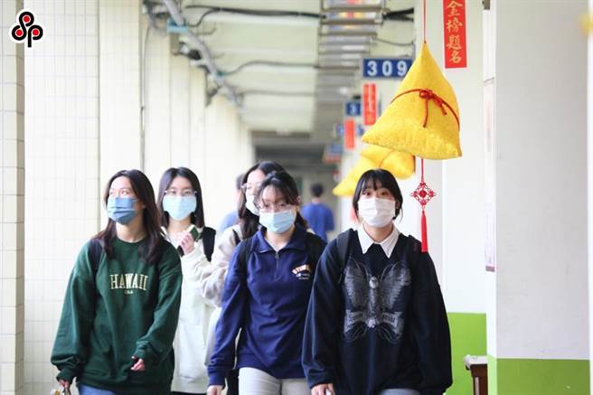 大学申请入学是高中毕业生升学的主要管道。（本报资料照片）