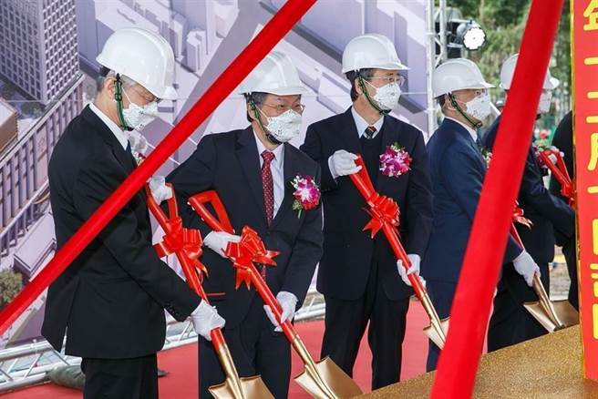 未来台湾高等法院及台北地方法院的新机关所在地、华山司法园区，日前举行树木保护移植与復育及月台拆迁工程开工动土典礼。（照片由台北地院提供）