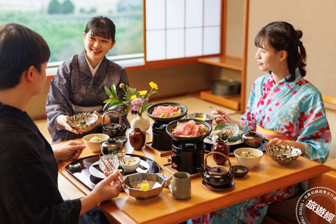 部屋食房内用餐服务情境 图片：日胜生加贺屋提供
