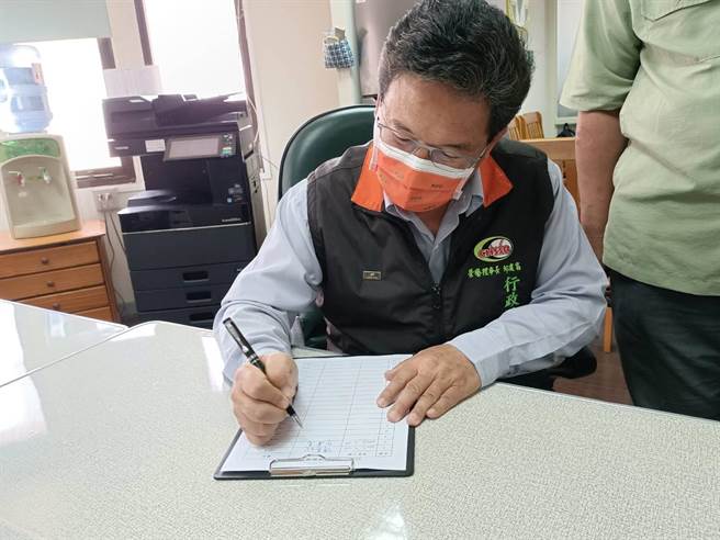 邱建富说，礼让多年让他累积相当政治实力，目前是能量最佳时刻，将参选到底，为彰化争取更多建设。(吴建辉摄)