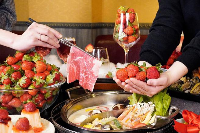 （「马辣草莓季」3月20日起回归，多款草莓主题甜点无限量供应。图／马辣集团提供）