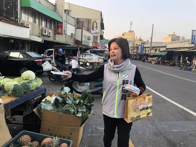 对手、现任立委赖惠员说，对自己的表现有信心，希望继续服务地方，她将在明天11点到南市党部登记，望选民支持。（张毓翎摄）