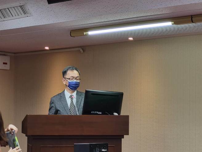 薛瑞元表示，採购战时外伤药并非是要准备战争，而是要为「万一有战争」的情况准备。（陈人齐摄）