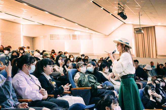 坏特？te举办讲唱会宣传新单曲〈FINALLY〉。（梦芝林有限公司提供）