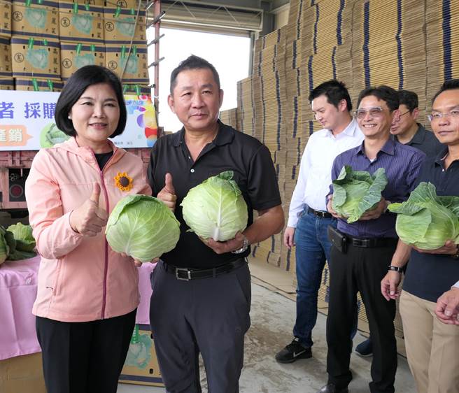 前总统马英九将赴陆，云林县长张丽善（左）认为文化交流不要过度政治解读。（张朝欣摄）