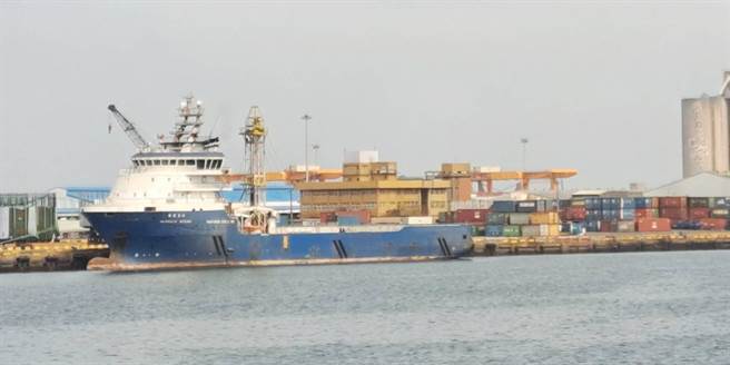 台中关清明节连续假期通关不打烊，入出境旅客行李、船舶及飞机维持24小时通关。(陈世宗摄)