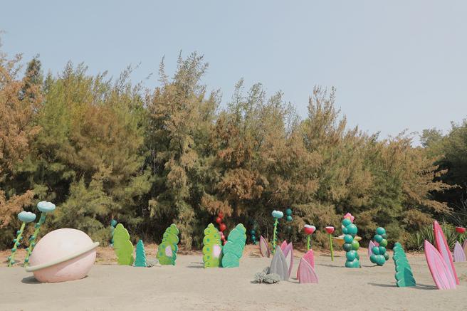 本届规划「艺术在一座小岛」及「重绘地海之岛」双主题，带来共14件艺术作品。(台南新闻及国际关系处提供)