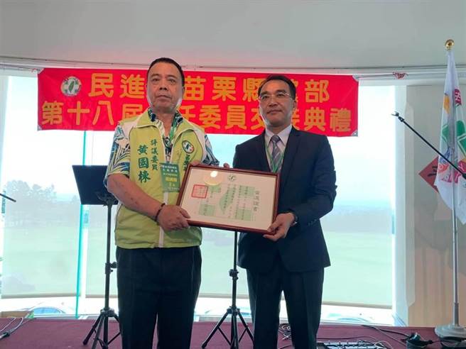 民进党苗栗县党部李贵富（右）指出，目前立委人选虽难产，但地方已经有共识，参选人一定要有党籍身分。（民进党苗栗县党部提供／李京升苗栗传真）