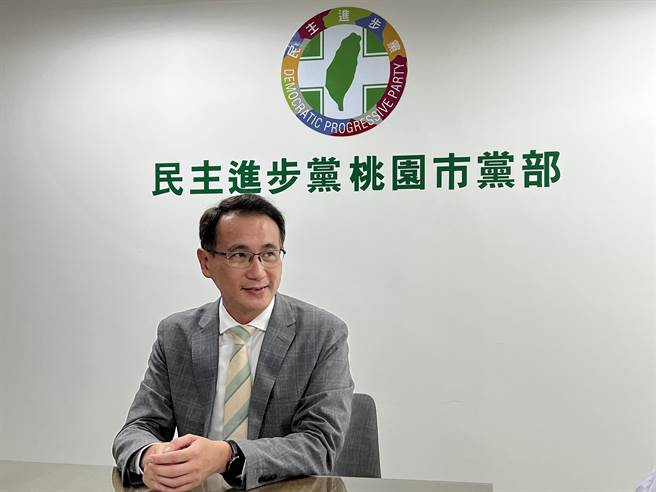 立委郑运鹏抢头香登记争取连任，乐见党内竞争者眾。(蔡依珍摄)