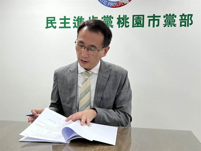 立委郑运鹏抢头香登记争取连任，乐见党内竞争者眾。(蔡依珍摄)