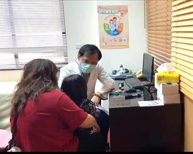 大台中医师公会副理事长林钊尚指出，近一个月肠胃型感冒大爆发，止吐塞剂却大缺。（林钊尚提供／冯惠宜台中传真）