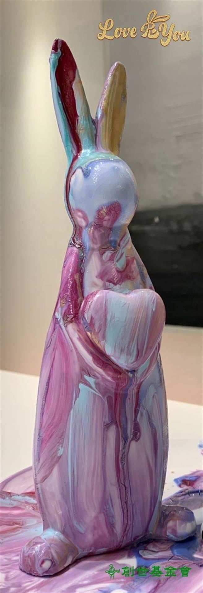 小S的女儿许氏3姊妹，创作超萌流体兔宝，公益拍卖助植物人安养。（创世提供）