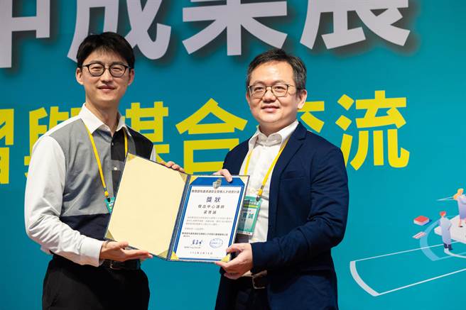 明道中学长期推动资讯安全教育不遗余力，教育部日前特别颁赠「杰出中心讲师」奖，表示对明道中学推广资安教育的肯定。（明道中学提供／潘虹恩台中传真）