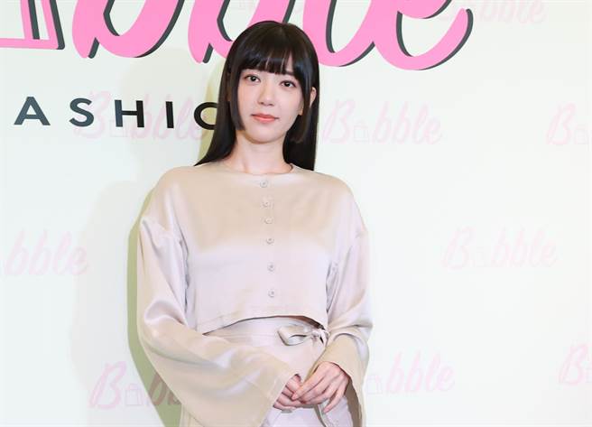 郭雪芙出席时尚电商平台代言记者会，身上女神款潮服部分收益将捐世界展望会。（陈俊吉摄）