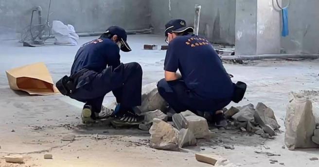 警方查出,现场封尸用的水泥搅拌器，灌尸水桶全是金钱豹酒女购买。(中时资料库)