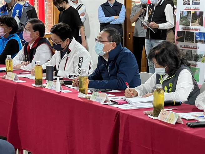 侯友宜今主持深坑区行动治理座谈会。（王扬杰摄）