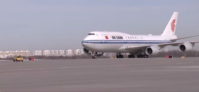 习近平专机抵达莫斯科机场。（图／翻摄央视新闻微博）