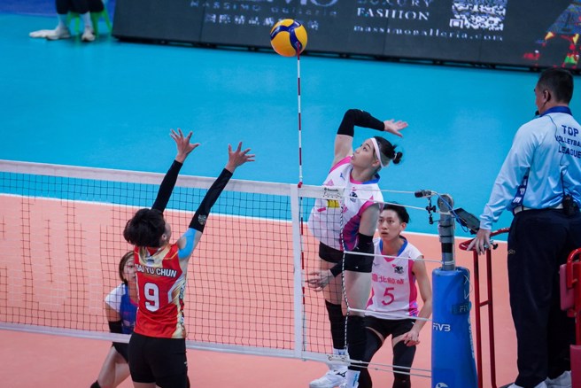 台北鲸华林书荷跳起准备扣杀。(中华排协提供)