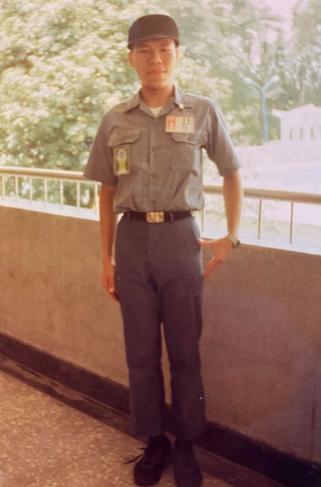 作者在高雄左营海军新训中心（图／刘良升提供）