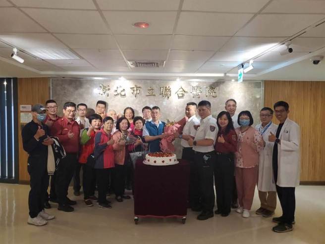 66岁蔡姓老翁5日在鸭肉店用餐突抽搐倒地，当场失去命徵象，紧急送往医院急救后幸运捡回一条命，并顺利在今(20)日康復出院。(黄敬文翻摄)