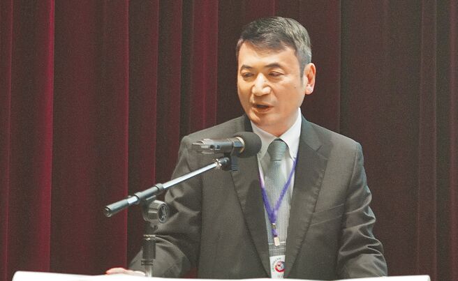 前副总统吕秀莲主办的「北区民间国是会议」19日登场，前国安会副秘书长杨永明表示，中共二十大后对台政策仍以和平统一为主轴，并以九二共识与反对台独为恢復两岸交流的基础，台海将继续是美中两强的对抗场所。（陈怡诚摄）