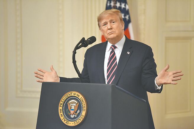 美国前总统川普（见图）在社群平台表示，他预计将于当地时间周二（21日）被捕，并敦促他的支持者发起大规模抗议活动，引发外界关注。（中新社）