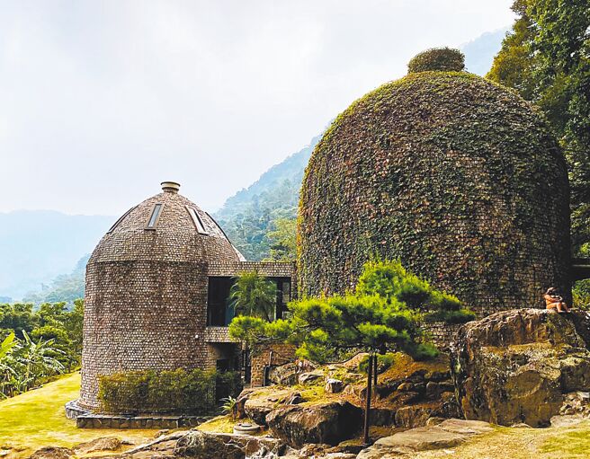 位于新竹县横山乡内湾的槑斋，是以古印度佛窟式建造的当代建筑。（新竹县政府提供／邱立雅竹县传真）