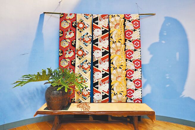 槑斋近期首度举办「善带槑好─林繁男和服腰带收藏展」，并开放义卖。（新竹县政府提供／邱立雅竹县传真）