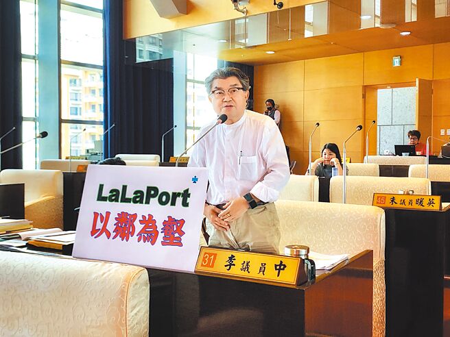台中市议员李中促市府要求LaLaport业者改善交通壅塞问题。（李中提供／张亦惠台中传真）