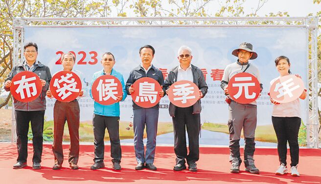 嘉義縣政府與雲嘉南國家風景區管理處19日首度舉辦「布袋候鳥季元年─聽春語‧看春羽」活動，欲推動「候鳥經濟」，帶動地方觀光。（呂妍庭攝）