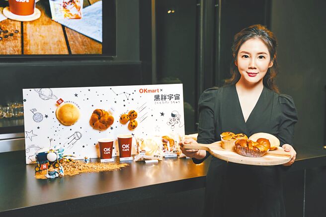 OKmart主打与黑糖道联名的烘焙品，其中「黑糖肉桂卷」标榜滋味香醇浓郁，35元。（OKmart提供）