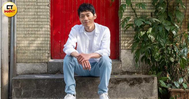 当快递两个月的张哲豪，将遇到的奇事转为写剧本的灵感。（图／焦正德摄）