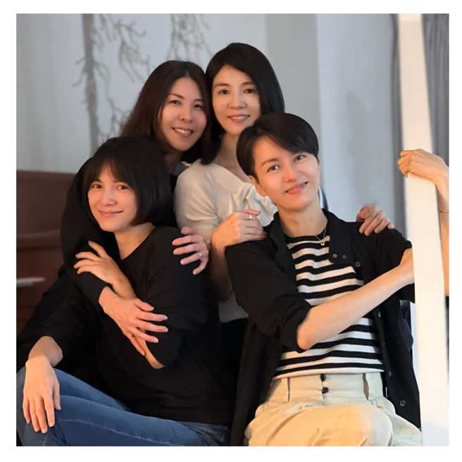 （左起）李心洁、许茹芸、杨采妮和梁咏琪的冻龄美貌惊艷网。（图／FB@李心洁）
