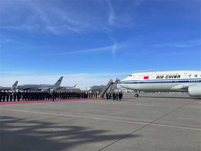 中国最高领导人习近平20日抵达俄罗斯首都莫斯科展开国事访问，专机抵达莫斯科。（新华社）