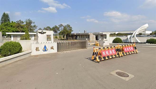 陆军航空第601旅一名从军19年的少校直升机飞行官遭妻子检举多次在营外买春，军方查证后记2大过勒令退伍。（摘自Google地图）