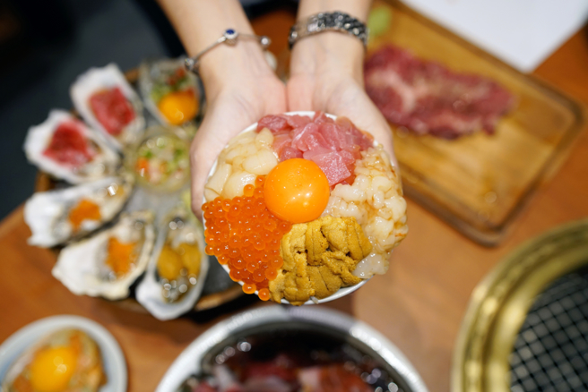 一名妇人常买菜市场鲑鱼卵吃，3个月后肾功能狂降，胆固醇也飙高。（示意图／Shutterstock）